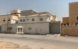 تنفيذ دهانات الواجهات الخارجية للفلل والقصور في الدمام والخبر باستخدام أفضل المواد المقاومة للعوامل الجوية والرطوبة. تشطيبات احترافية تشمل دهانات البروفايل، الرشات الأمريكية، واللمسات الديكوريه الحديثة التي تمنح منزلك فخامة تدوم طويلاً.