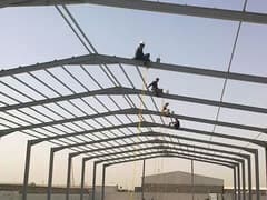متخصصون في توريد وتركيب الهياكل الحديدية للهناجر والمستودعات في الدمام والمنطقة الشرقية. نقوم بتنفيذ القواعد وتثبيت الأعمدة الحديدية بدقة هندسية عالية لضمان أقصى درجات الأمان والتحمل للمنشآت الصناعية والتجارية.