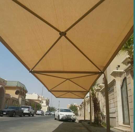 تنفيذ وتركيب مظلات سيارات قماشية (PVC) في الدمام بتصاميم متنوعة (هرمي، مقوس، كابولي). توفر حماية قصوى من أشعة الشمس والأشعة فوق البنفسجية، مع ضمان المتانة ومقاومة الرياح القوية في المنطقة الشرقية.